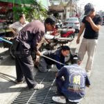 กู้ภัยตกใจ หนุ่มใหญ่ขอความช่วยเหลือ พระตกท่อ รีบบึ่งรถมาดู สุดท้ายโอละพ่อ !!