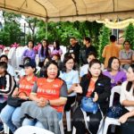 เริ่มแล้ว! ทีมหมูป่า-ภรรยา ร่วมขบวนอลังการแห่อนุสาวรีย์ "จ่าแซม" ฝ่าฝนสู่ถ้ำหลวง