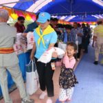มูลนิธิป่อเต็กตึ๊ง ทำเพื่อสังคม ลุยแจกผ้าห่มคลายหนาวให้ชาวอุดรฯ