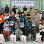 มูลนิธิป่อเต็กตึ๊ง แจกผ้าห่มคลาย 500 ชุด ช่วยเหลือชาวศรีสะเกษ