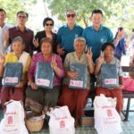 มูลนิธิป่อเต็กตึ๊ง มอบผ้าห่มกันหนาว-สิ่งของ ช่วยเหลือชาวอุบลราชธานี