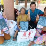 มูลนิธิป่อเต็กตึ๊ง มอบผ้าห่มกันหนาว-สิ่งของ ช่วยเหลือชาวอุบลราชธานี