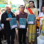 มูลนิธิป่อเต็กตึ๊ง มอบผ้าห่มกันหนาว-สิ่งของ ช่วยเหลือชาวอุบลราชธานี