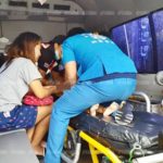 พ่อ-แม่ช็อก! ลูก3ขวบ นั่งพิงฝาบ้าน พลัดตกชั้นสอง หัวกระแทกพื้นปูน
