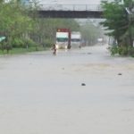 ฝนถล่มตรัง! น้ำป่าเขาบรรทัด ทะลักท่วมบ้านปชช. เดือดร้อนกว่า114หลัง เร่งอพยพ