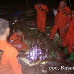 ทะลุสองร้อยศพแล้ว สึนามิใต้ทะเลกวาดซัดเมือง-ถล่มเวทีคอนเสิร์ตอินโดฯ