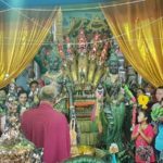 ขนลุก!ลูกศิษย์ของขึ้น-กรีดร้อง ทำท่าคล้ายงู กลางพิธี บวงสรวงพญานาค วัดดัง