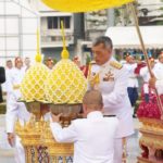 สมเด็จพระเจ้าอยู่หัว เสด็จฯ ถวายราชสักการะสมเด็จพระเจ้าตากสินมหาราช