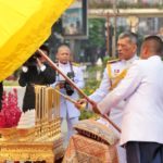 สมเด็จพระเจ้าอยู่หัว เสด็จฯ ถวายราชสักการะสมเด็จพระเจ้าตากสินมหาราช