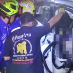 ชนสนั่นปราณบุรี! ครูฝึกรบพิเศษ ขับเก๋งพุ่งเสยท้ายเทรลเลอร์พังยับ ดับสลดคาซาก