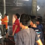 ควันดำโขมง! ไฟเผาวอดตำหนักพ่อปู่ต้นแค-สุพรรณบุรี ระดมดับเพลิงฉีดน้ำวุ่น