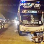 หนุ่มขี่ จยย.ย้อนศร ฝ่าไฟแดง! พุ่งชนประสานงารถโดยสารกระเด็นดับกลางสี่แยก