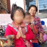 หนูน้อย2พี่น้อง ถูกพ่อแม่ทิ้ง-ปู่ที่เลี้ยงเพิ่งเสียชีวิต คนข้างบ้านเวทนา รับไปเลี้ยงดู