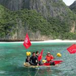 อุทยานฯ สั่งติดตั้งธงแดงเตือน หลังพบ เรือทัวร์แนะนำนทท. แอบว่ายน้ำเข้า อ่าวมาหยา