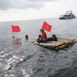 อุทยานฯ สั่งติดตั้งธงแดงเตือน หลังพบ เรือทัวร์แนะนำนทท. แอบว่ายน้ำเข้า อ่าวมาหยา