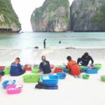 อุทยานฯ สั่งติดตั้งธงแดงเตือน หลังพบ เรือทัวร์แนะนำนทท. แอบว่ายน้ำเข้า อ่าวมาหยา