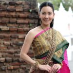 "นุ่น วรนุช" สวมชุดไทย-ถูกห้ามถ่ายรูปที่ป้อมพระสุเมรุ ถามหาเหตุผล ต้องอ่านกฎที่ไหน