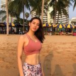 สระลุกเป็นไฟ! วาววา อวดหุ่นเฟิร์ม ใส่ชุดว่ายน้ำโชว์เซ็กซี่