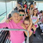 ส่ง‘พ่อดม’ครั้งสุดท้าย ลูกหลานร่ำไห้โฮ นำอัฐิลอยอังคารกลางทะเลสัตหีบ