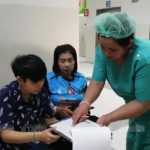 สุดยื้อ! นักปั่นบุญสิ้นใจ หลังกระบะชนลอย ลูกเศร้า เตรียมชุดให้แม่ครั้งสุดท้าย (คลิป)