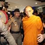 ปีใหม่ : สะท้านวงการสงฆ์-คดีเงินทอนวัด บุกวัด-ล้อมค้นกุฏิ-คุมตัวเถระผู้ใหญ่