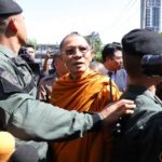 ปีใหม่ : สะท้านวงการสงฆ์-คดีเงินทอนวัด บุกวัด-ล้อมค้นกุฏิ-คุมตัวเถระผู้ใหญ่