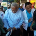 สุเทพ เดินคารวะชาวโคราช ชูแก้ปัญหาเศรษฐกิจระดับล่าง หลังปล่อย 'ทับถมมาเรื่อยๆ'