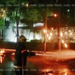 ระทึก! พายุฝนถล่มกรุง สายไฟฟ้าแรงสูงชอร์ต ระเบิดสนั่นย่านห้วยขวาง (คลิป)