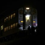 สลด 2 ตำรวจอเมริกัน ถูกรถไฟชนตาย ขณะไล่ติดตามคนร้ายวิ่งหนีข้ามราง