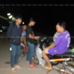 วัยรุ่นแห่บุกพิสูจน์ เฝ้าผีกระสือ อยากเจอกับตา นั่งรอลุ้น หน้าบ้านร้างกลางดึก