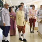 'พระองค์ที' ฉลองพระองค์ชุดไทยราชปะแตน เสด็จเยี่ยมชมงานอุ่นไอรักฯ