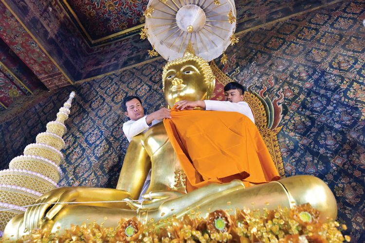 ห่มผ้า‘หลวงพ่อสมปรารถนา