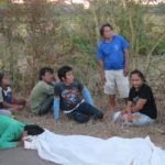 สุดสลด! หลานๆกอดศพยายร้องจะขาดใจ กระบะเสยแล้วซิ่งหนีลอยนวล(คลิป)