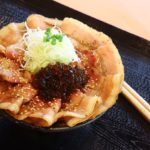 อิ่มอร่อยพุงกาง! ข้าวญี่ปุ่นหน้าล้นคาคาชิ เพิ่มเนื้อคูณสอง มัดใจสาวกดงบุริ
