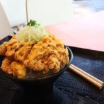 อิ่มอร่อยพุงกาง! ข้าวญี่ปุ่นหน้าล้นคาคาชิ เพิ่มเนื้อคูณสอง มัดใจสาวกดงบุริ