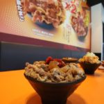 อิ่มอร่อยพุงกาง! ข้าวญี่ปุ่นหน้าล้นคาคาชิ เพิ่มเนื้อคูณสอง มัดใจสาวกดงบุริ
