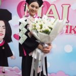 ใหม่-ดาวิกา ปลื้มรับปริญญา หลังฝ่าฟันนาน 7 ปี  ชม เต๋อ น่ารัก มอบดอกไม้ร่วมยินดี