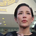 'อ้อม พิยดา' ร่ำไห้ เปิดใจถึง 'พ่อเปี๊ยก' เผยคำพูดสุดท้ายก่อนสิ้นลม