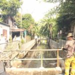 พ่อใจสลาย!ลูก 7 ขวบ ก้มเก็บของในคลอง พลัดจมดับ สลดศพกอดแผ่นไม้สุดเวทนา