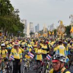 ทรงพระเจริญกึกก้อง! ภาพชุด สมเด็จพระเจ้าอยู่หัว-พระบรมวงค์ ทรงนำปั่นจักรยาน 'Bike อุ่นไอรัก'