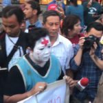 ด่วน! ตร.บุกรวบ นักจัดกิจกรรม ต้านเผด็จการ 4 คน คา อนุสาวรีย์ประชาธิปไตย!