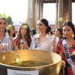 95 สาวงาม ผู้เข้าประกวด มิสยูนิเวิร์ส 2018 ชมวัดพระแก้ว ไหว้พระขอพร