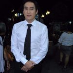 อ้อม ร่ำไห้โฮ! สวมกอด พี่เบิร์ด ธงไชย กลางงานศพ เปี๊ยก พิศาล