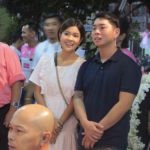 โหน่ง ชะชะช่า ทำบะหมี่แจกคนร่วมงาน มอส-เต๋า ร่วมไว้อาลัย เพื่อนพ้องแน่นวัด
