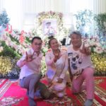 โหน่ง ชะชะช่า ทำบะหมี่แจกคนร่วมงาน มอส-เต๋า ร่วมไว้อาลัย เพื่อนพ้องแน่นวัด