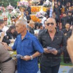 ประมวลภาพคนบันเทิง ร่วมส่ง พ่อดม ชวนชื่น ครั้งสุดท้าย ลูกหลานปล่อยโฮ