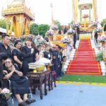 ประมวลภาพคนบันเทิง ร่วมส่ง พ่อดม ชวนชื่น ครั้งสุดท้าย ลูกหลานปล่อยโฮ