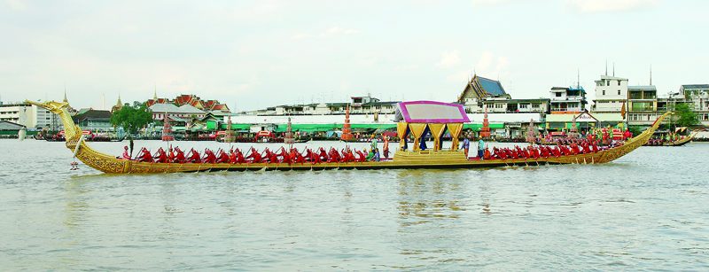 เรือพระที่นั่งงานอุ่นไอรัก