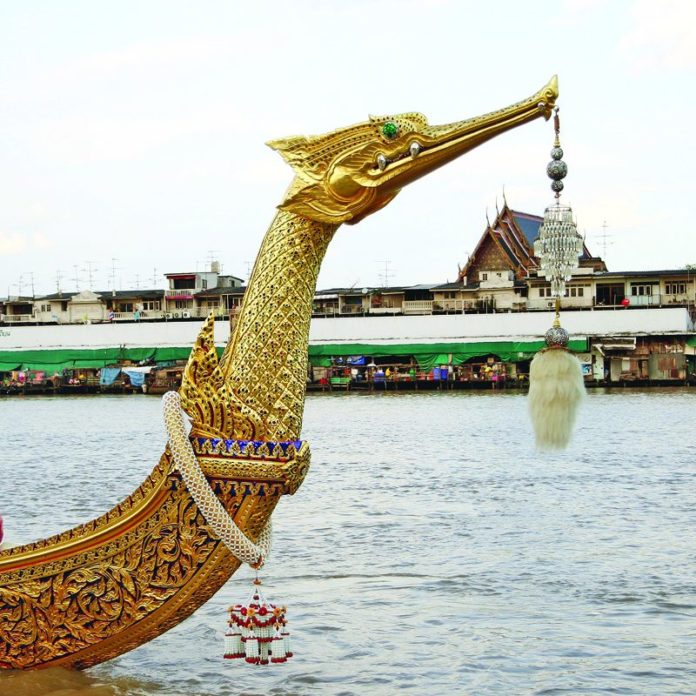 เรือพระที่นั่งงานอุ่นไอรัก