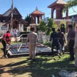 ช่างซวยหวิดดับ จอแอลอีดีขนาดยักษ์ หนักเกือบ 2 ตัน ล้มทับขาหัก (คลิป)